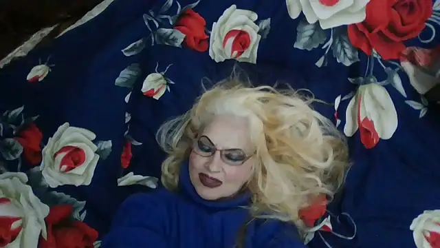 CarlyTreat live sex cam