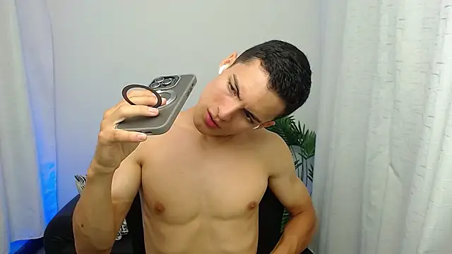 Matiius18 live sex cam