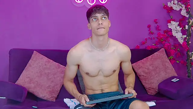 AlessioVitale live sex cam