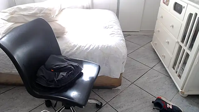 MysterBearMG live sex cam