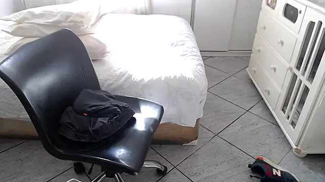 MysterBearMG live sex cam