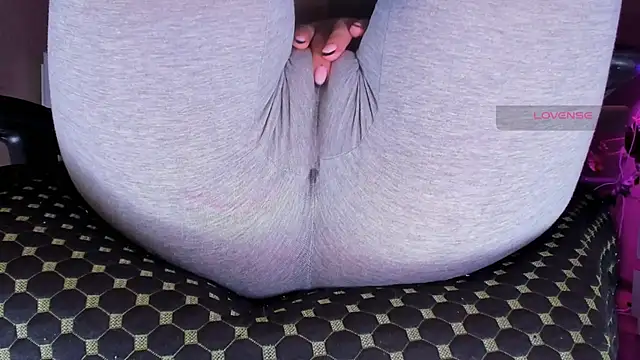 Cameltoe_squirt_inPants live sex cam