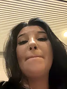 Tisha_Busty live sex cam