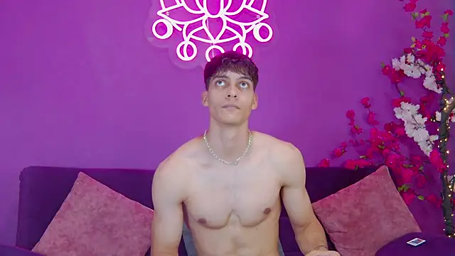 AlessioVitale live sex cam