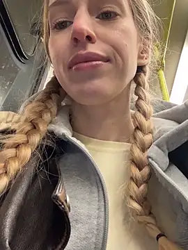 kira_mia live sex cam