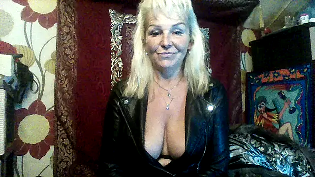 CassandraSandra44 live sex cam