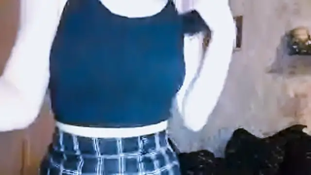 Beeping_Creature live sex cam