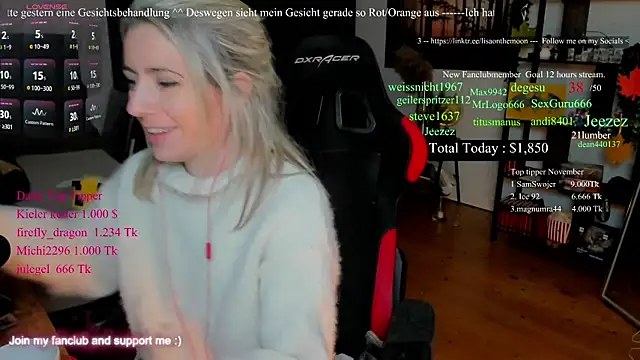 Lisaonthemoon live sex cam