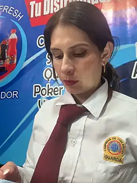 Alysson-- live sex cam