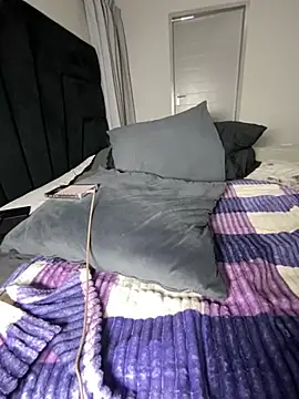 MissLola27 live sex cam