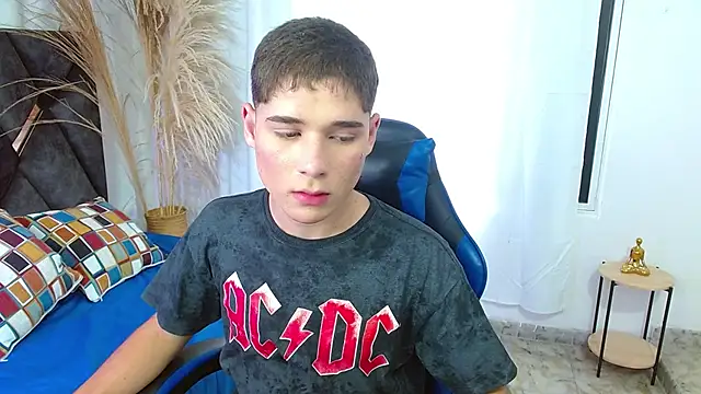 Mattass18 live sex cam