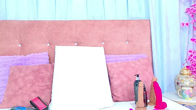 AlliciaKim live sex cam