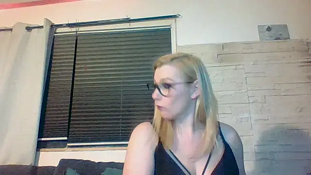 DevilsAngel13 live sex cam