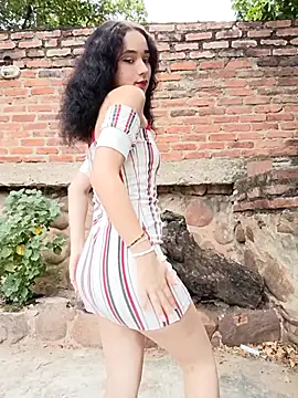 sweet_outdoor_charm live sex cam