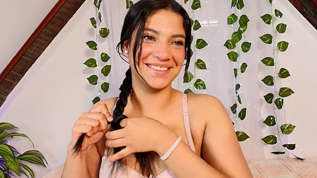 lucia_sweeet live sex cam