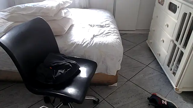 MysterBearMG live sex cam