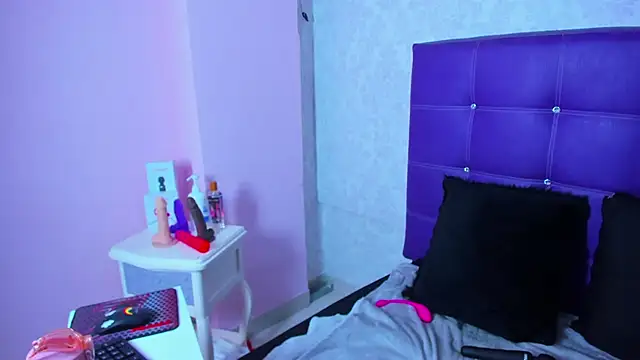 LeaMoreau22 live sex cam