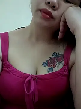 Queen-hot111 live sex cam