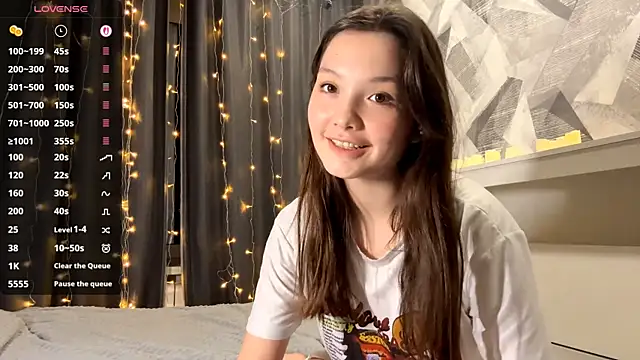 KiraVelvet live sex cam