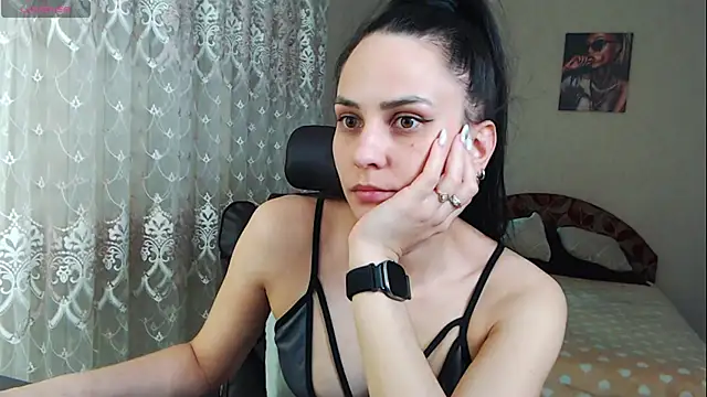 Kriss_brunette_5 live sex cam