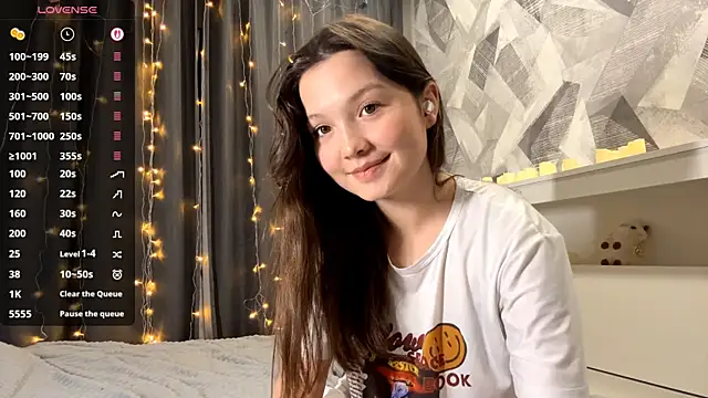 KiraVelvet live sex cam