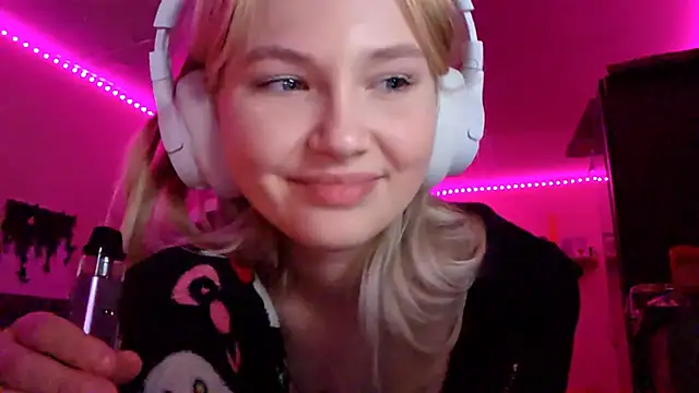 KarinRobertson live sex cam