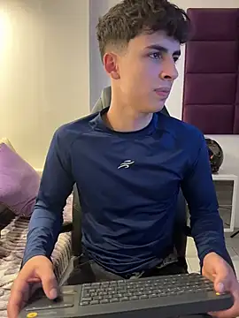 AdrianRinaldi live sex cam