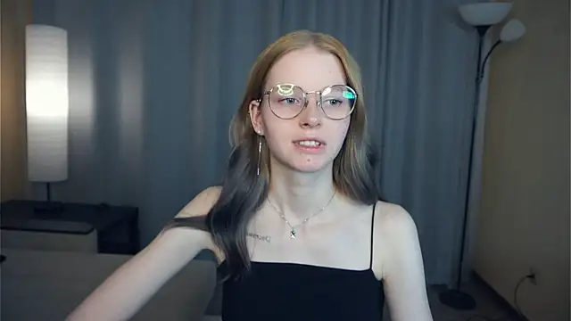 ToyaPletz live sex cam