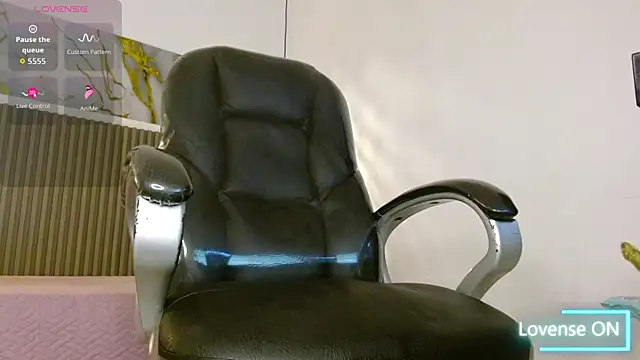 Dyla_n18 live sex cam