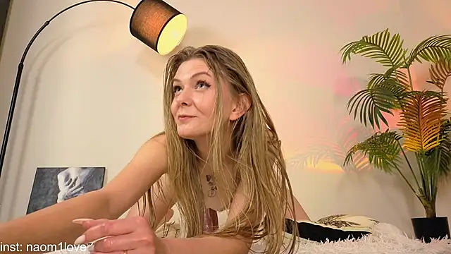 Naomi_Girly live sex cam