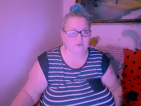 BlondyBigBoobs live sex cam
