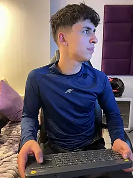 AdrianRinaldi live sex cam