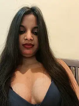 Maahhii_2 live sex cam