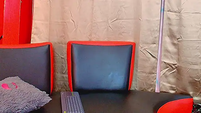 Selenegomezz live sex cam