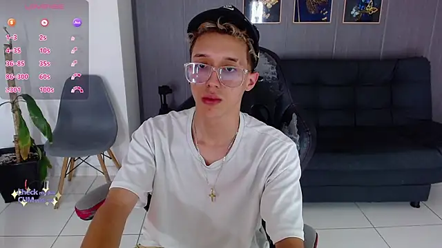 skinny_bigcock02 live sex cam