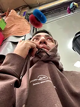 JuanZapata33 live sex cam