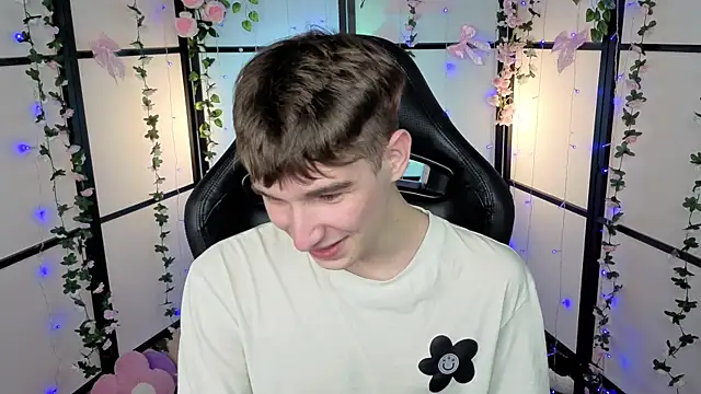 Maxwellchiik live sex cam