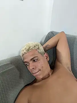 MrLeoLatino live sex cam