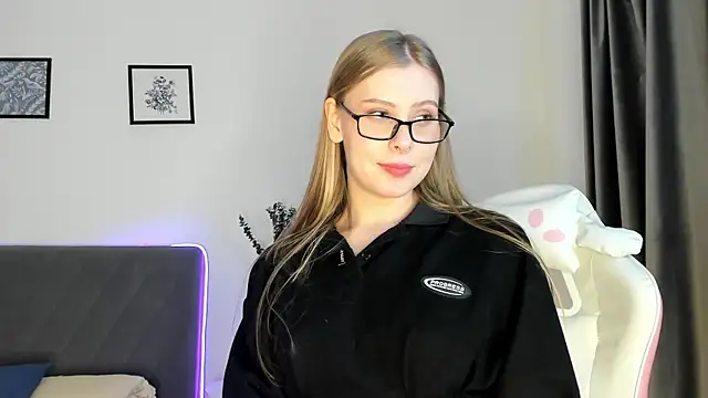 elliediaz live sex cam