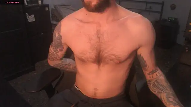 SexxxyLouis live sex cam