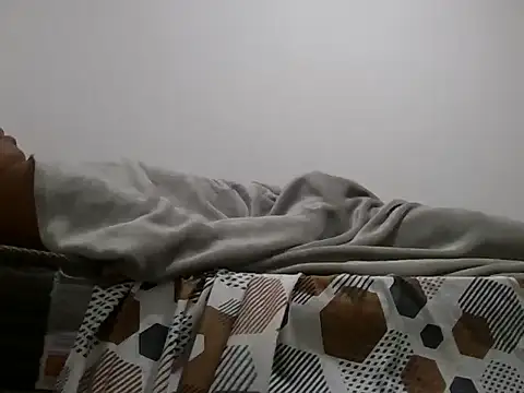 JUNINHOLEKEJR live sex cam