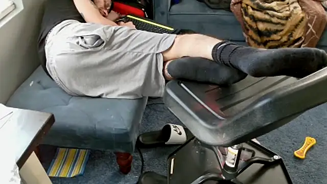 hungkubenski live sex cam