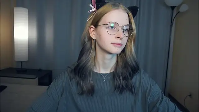 ToyaPletz live sex cam