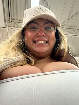 SultryCurves live sex cam