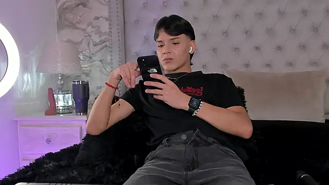 Kev_jenner live sex cam