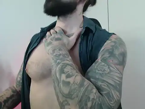 MateoHunk live sex cam