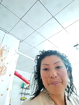 LaInsaciableIntensa live sex cam