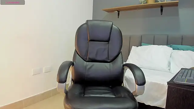 bellaadams35 live sex cam