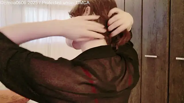 Emilia0606 live sex cam