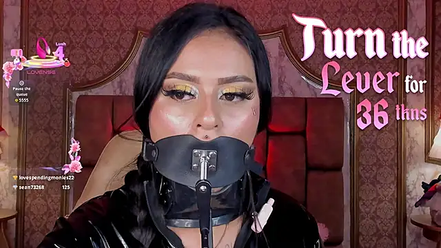 SoffiQueen live sex cam